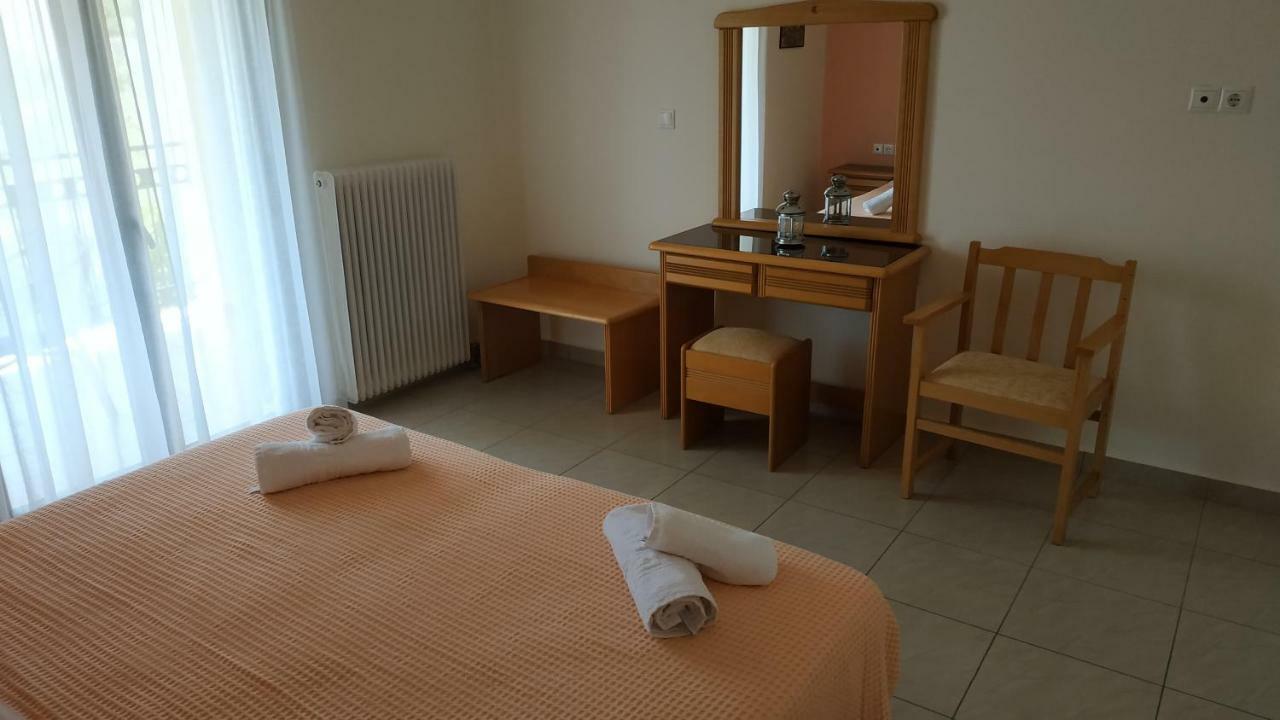 Hotel Patelis Poúlithra Eksteriør bilde